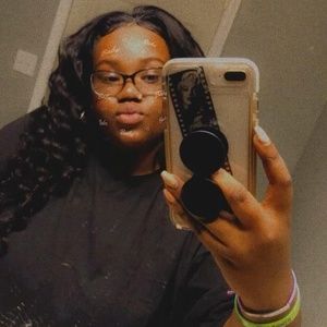 Meet your Posher, Canisha